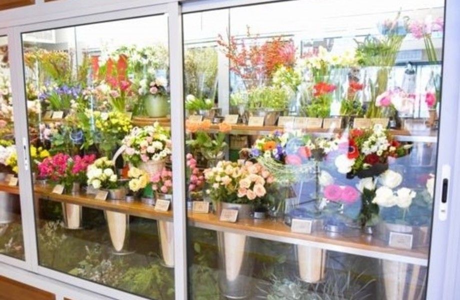 Цветочный бутик с панорамными окнами (бизнесу 10 лет)