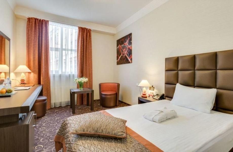 В шаговой доступности от м Царицыно продается мини-отель на 7 номеров.