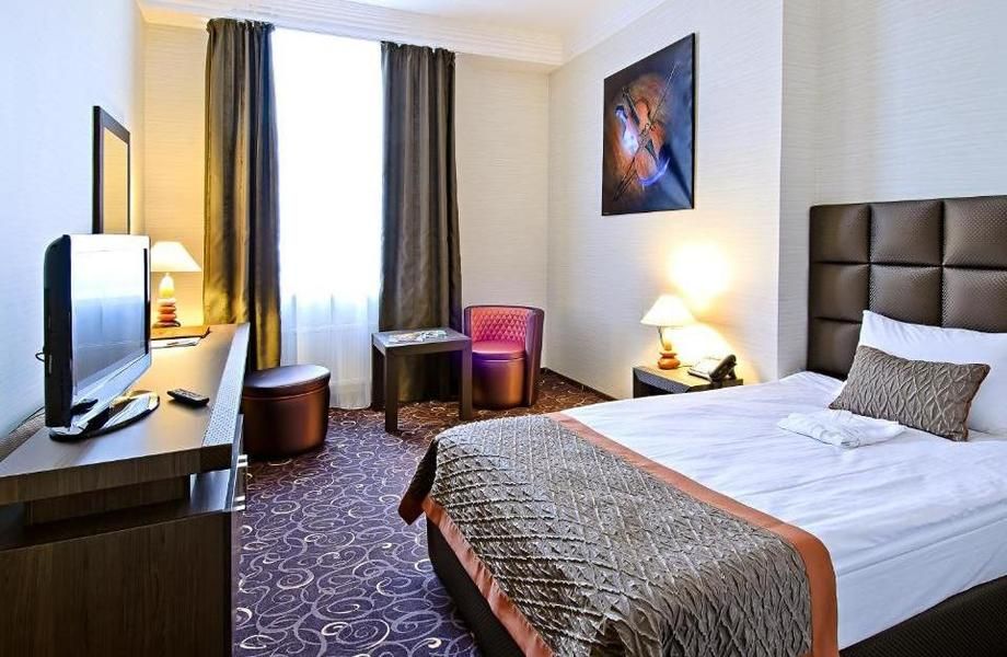 В шаговой доступности от м Царицыно продается мини-отель на 7 номеров.
