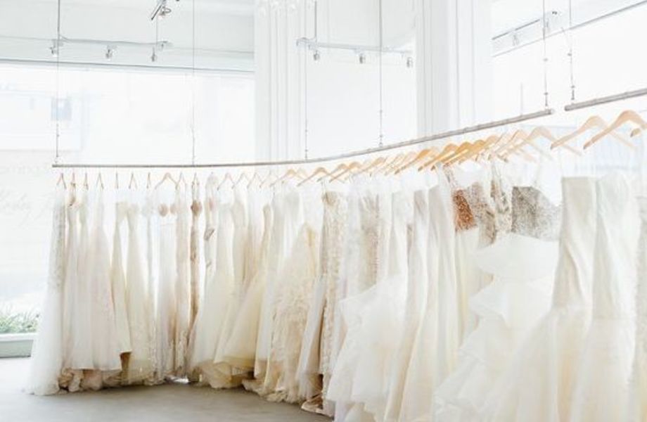Салон свадебных платьев с личным швейным производством.