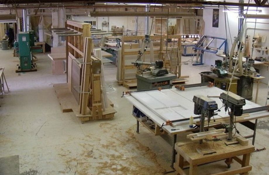 Известное мебельное производство дизайнерской мебели
