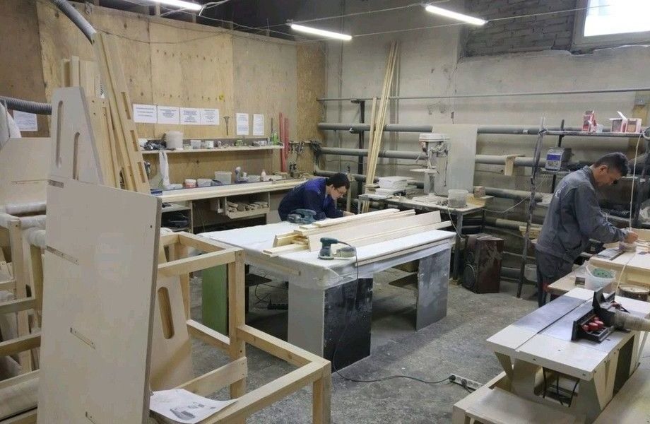 Известное мебельное производство дизайнерской мебели