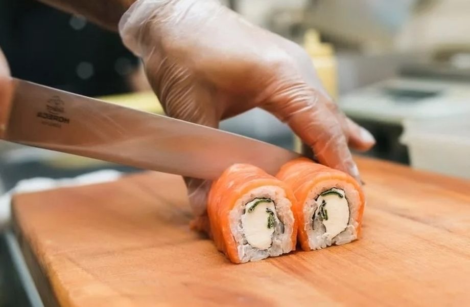 Доставка суши со своей кухней