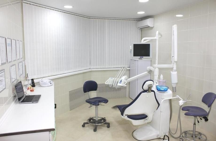 Стоматология с оборудованными тремя кабинетами и клиентской базой 