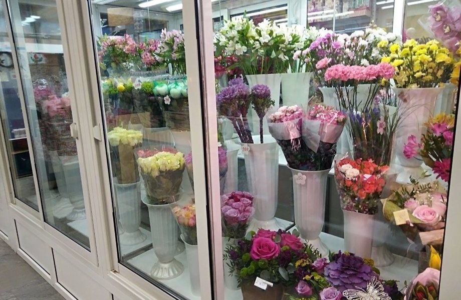 Магазин цветов с красивым дизайном и товарным остатком