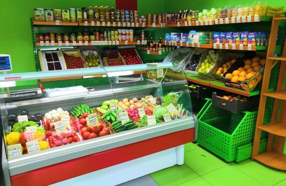 Магазин 20 квадратных метров. Небольшой магазин продуктов. Небольшой продуктовый магазин. Магазин овощи фрукты. Овощной магазин.