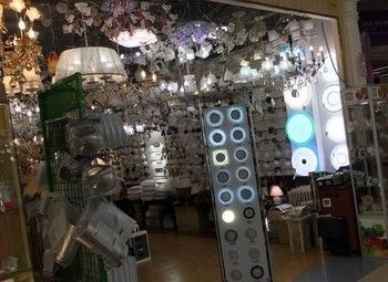 Фото Розничный магазин электрики и освещения с хорошей проходимостью