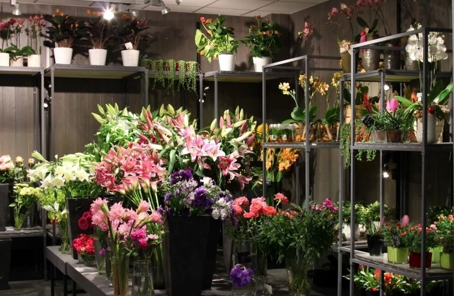 Магазин цветов с отдельным входом 