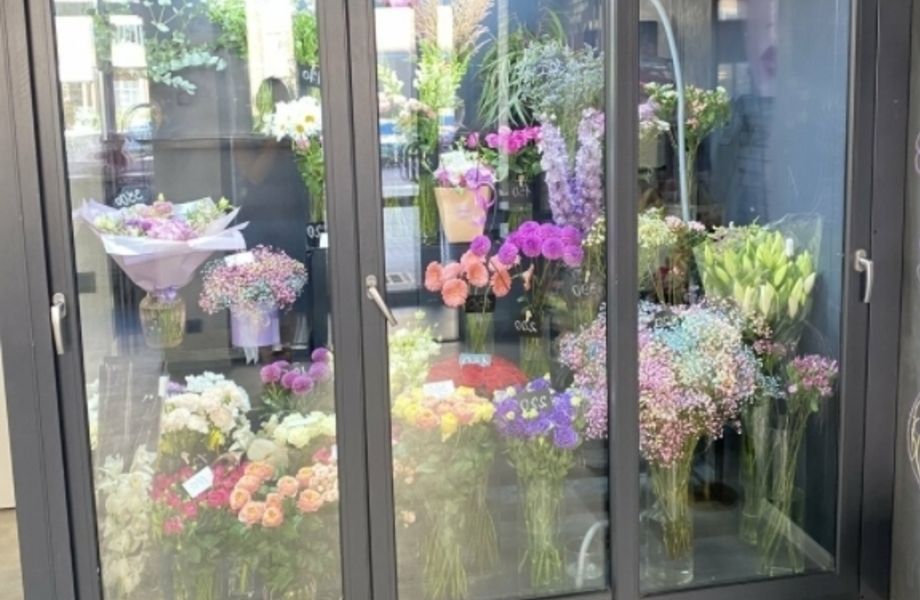Раскрученный магазин цветов с выручкой ~ 50 тысяч в день. 