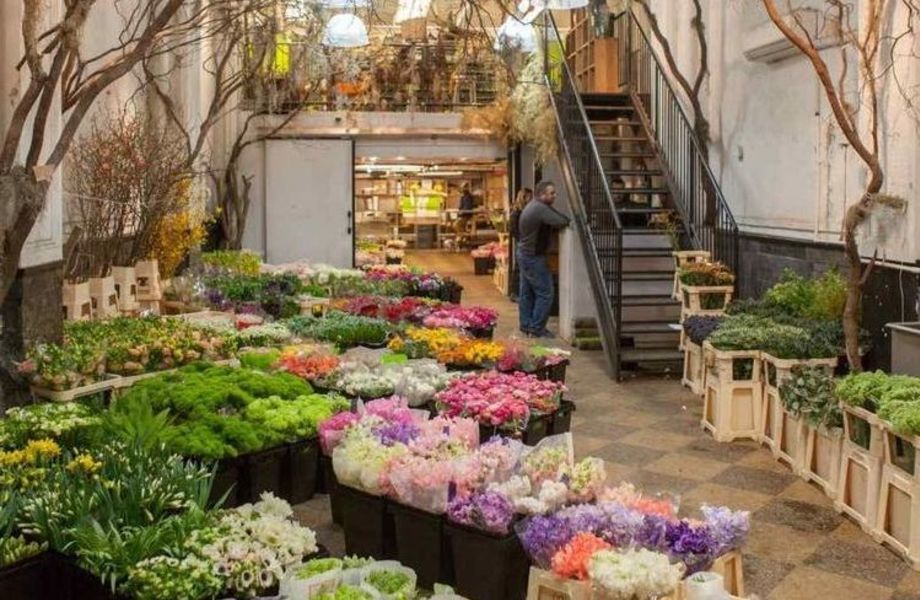 Цветочный магазин в Приморском районе с отдельным входом 